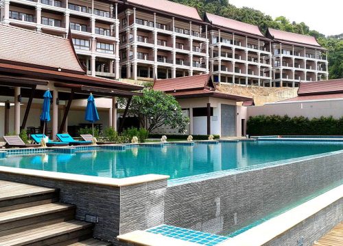 Plongez dans un Océan de Sérénité: La Piscine de Digiword Hébergement et Restauration